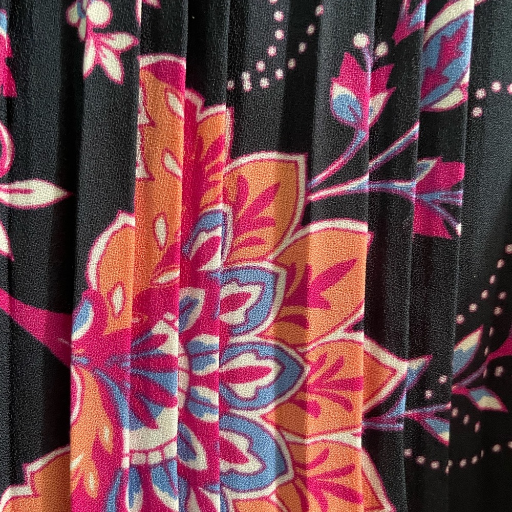 Size small blouse. - Picture 4 of 4